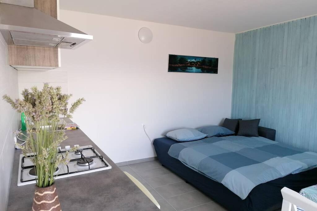 Apartment By The Sea- Santa Marina Rasa Экстерьер фото